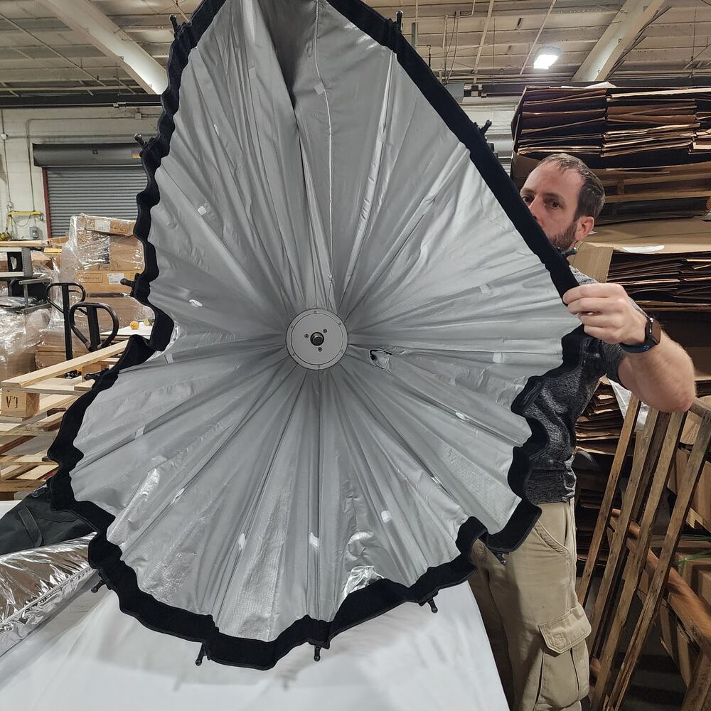 Glow Profond 55" Deep Parabolic Softbox Quick-Open - (Broken Rod)
